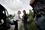 Politiaktion. 23 romaer blev anholdt under aktionen på Amager. Nu står 12 af dem til udvisning af Danmark. Det vides ikke om kvinden på billedet hører til blandt, dem der risikerer udvisning. 