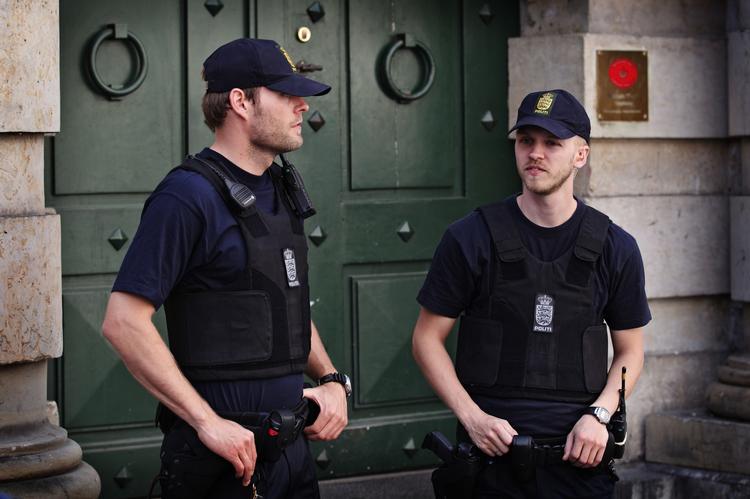 DRABSFORSØG. Bag dørene har en 20-årig netop fået sin straf. 