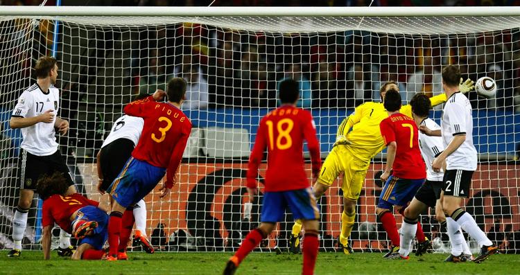 Fuldtræffer. Carles Puyol blev den store helt for Spanien, da han scorede kampens eneste mål i semifinalen mod Tyskland. 