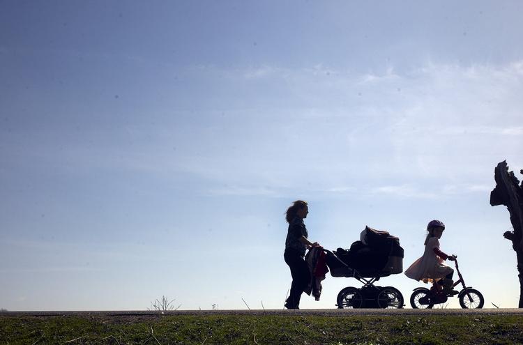 Overlevelse. I dag kommer au pair-pigerne fra den fattige verden. Af en eller anden grund næsten udelukkende fra Filippinerne. For langt de fleste af dem er au pair-ordningen en overlevelsesstrategi(arkiv). 