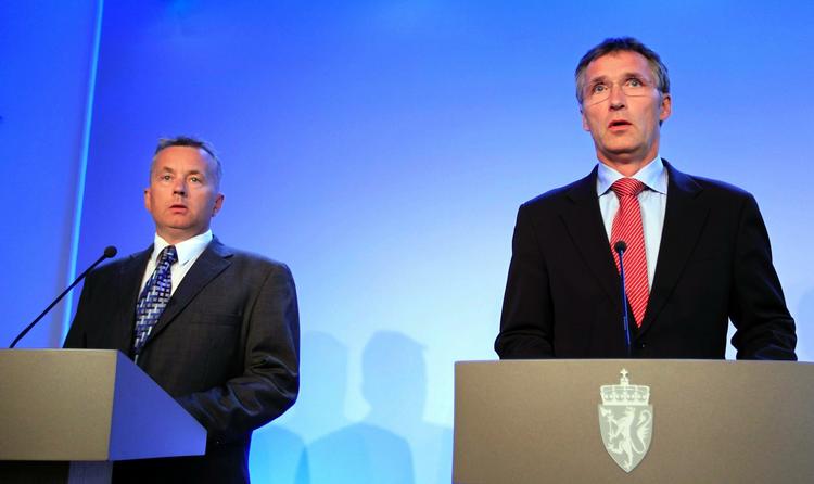 Forsikring. Norges justits- og statsminister til henholdsvis venstre og højre på billedet understreger, at Norge stadig er et af de tryggeste lande i verden at bo i. 