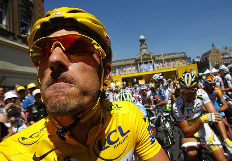 TØRSTIG. Fabian Cancellara og de andre Tour de France-ryttere har kraftigt brug for væske under etaperne. 