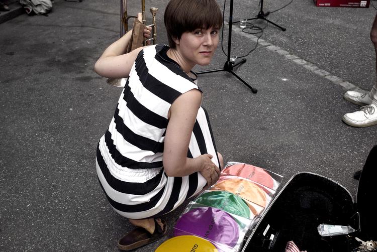 Trombonisten Maria Bertel udgør sammen med Johs Lund Gud Er Kvinde. Foto: Lars Hansen 