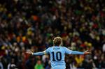 10'eren. Spilleren, der bærer nummer 10 er som regel holdets stjerne. Det prædikat har Diego Forlan lebvet op til ved VM i Sydafrika. 
