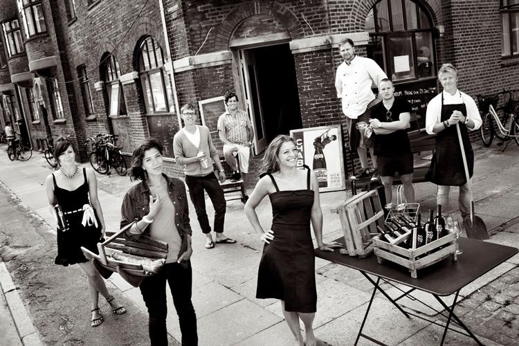 Holdet bag den nye vinbar på Islands Brygge. 