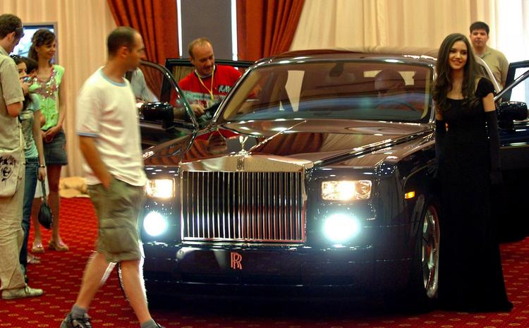 salgsboom.  Rolls-Royce har øget salget med 200 procent i den første halvdel af 2010 sammenlignet med samme periode sidste år. 