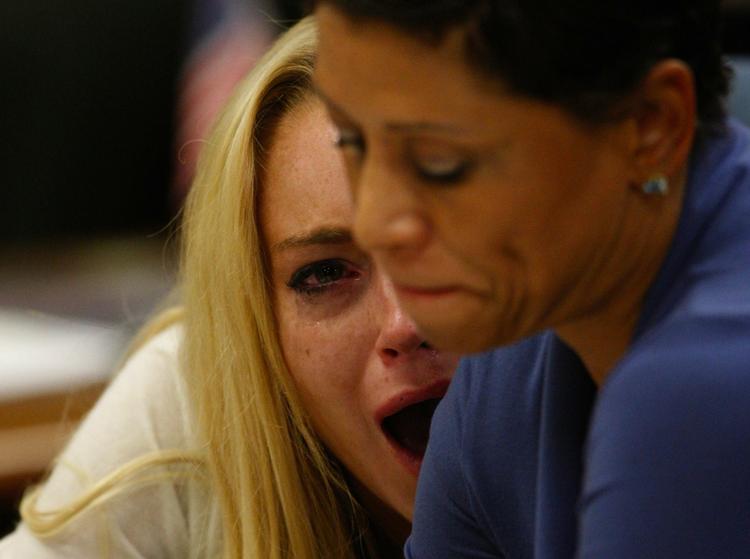 Brud. Advokat Shawn Chapman Holley har afbrudt samarbejdet med Lindsay Lohan, men giver ikke nogen begrundelse. 