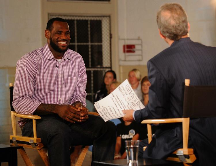 PRIMETIME. LeBron James fortalte omverdnen, hvor han skal spille i næste sæson på direkte tv. 