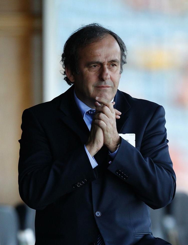 Den 55-årige fodboldlegende, Michel Platini ligger til observation på et hospital i Johannesburg, efter han besvimede ved VM i fodbold. 