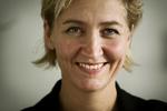 Opvækst. Det var så ydmygende at komme op på kommunen med min mor i hånden og bede om penge til tøj eller en seng, siger Lisbeth Zornig Andersen. 