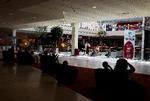 Kunderne i Fisketorvet Shopping Center er tydeligvis ikke til jazz. Omgivelserne hjælper dem heller ikke på vej. 