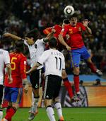 matchvinder. Trods sine beskedne 1,78 meter, så rager Carles Puyol godt op i luftrummet, hvorfra han satte dødsstødet mod tyskerne ind. 