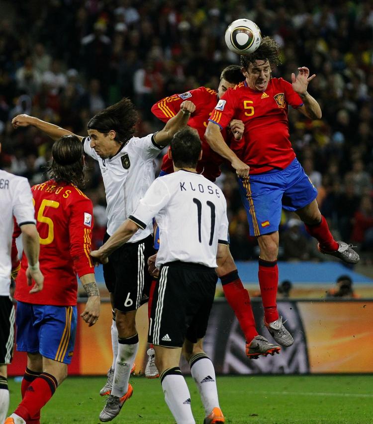 matchvinder. Trods sine beskedne 1,78 meter, så rager Carles Puyol godt op i luftrummet, hvorfra han satte dødsstødet mod tyskerne ind. 