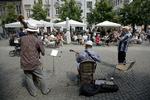 Hvor meget snak kan man tillade under jazzkoncerter? Nogen foretrækker en larmende og livlig stemning, imens andre kræver ro og fordybelse. 