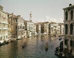 Tid. Venedig har sit eget dvælende tempo, for hvad enten man bevæger sig til vands eller til fods, må man give eller tage sig tid. 