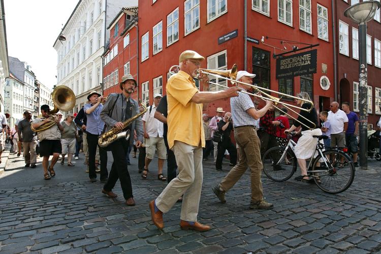 Udenlandske journalister er imponerede af årets jazzfestival, som får byen til at summe og vibrere af liv. 