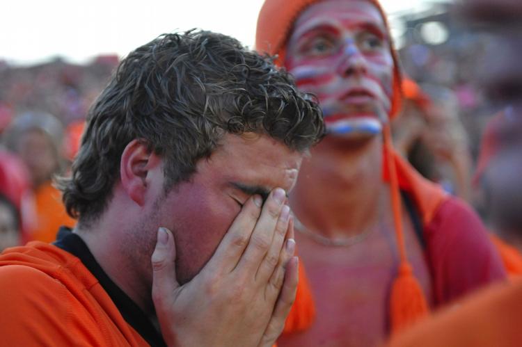 Grådkvalt. Der var lagt på til fodboldfest i Amsterdam. Men den blev aflyst. 