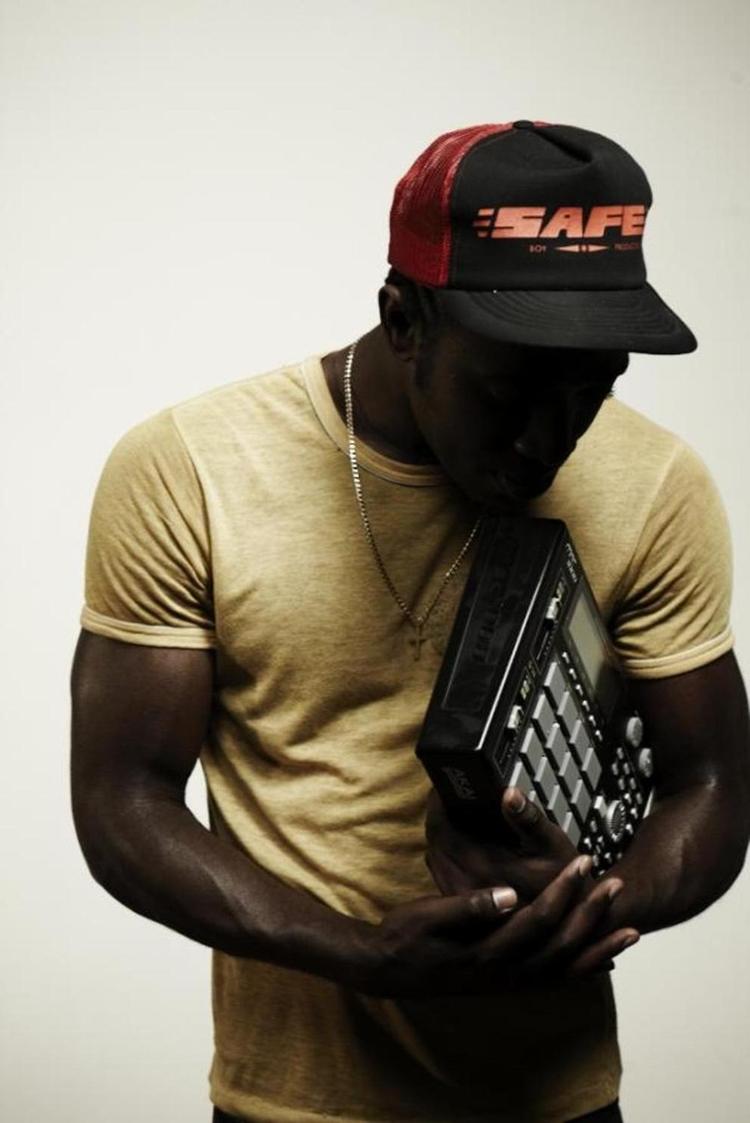 Kele Okereke solodebuterer med et album til dansegulvet. Desværre er ikke hele pladen lige velfungerende. 
