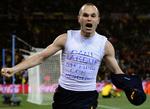 GESTUS. Andres Iniesta havde skrevet en hilsen til Dani Jarque på sin svedtrøje. 