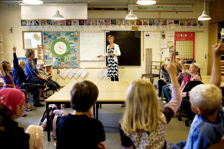 Indlæring. Jo flere børn der er i klasserne, jo svære bliver det at lære noget.  Arkivfoto 