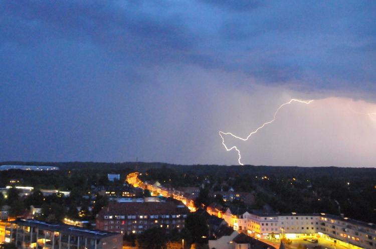 Blitz. Naturen viste sig fra sin skarpe side i nat - her et billede fra hovedstadsområdet. 