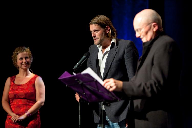præmie. Fra sidste års Odense Internationale Film Festival, hvor Mikkel Munch-Fals var prisuddeler. 