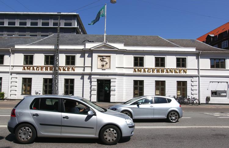 Boing. Op og ned som en fjeder. Amagerbankens aktiekurs har hoppet noget i dag. 