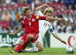 nedtur. Alt gik galt for Jon Dahl Tomasson og co. en juniaften i 2004 mod Tjekkiet og Pavel Nedved. Arkivfoto. 