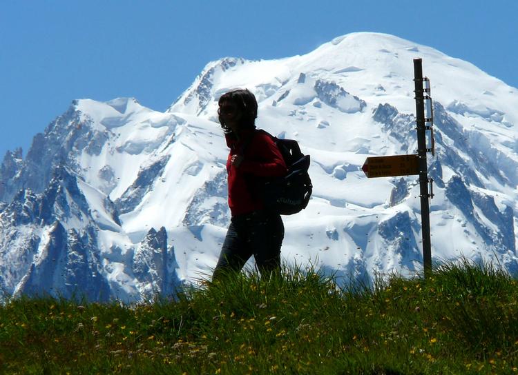 Turistattraktion. Omkring 100 mennesker om dagen bestiger Mont Blanc i højsæsonen. Men Vesteuropas højeste bjerg tager faktisk mange liv. Arkivfoto 