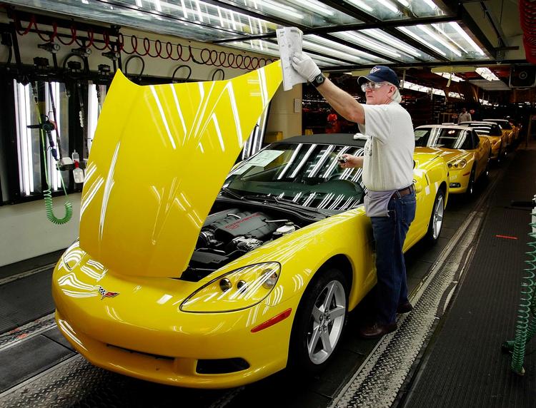 Køreklar. En Corvette forlader samlebåndet. I fremtiden kan ejerne selv få lov til at samle bilens motor. 