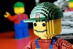 arbejdsliv. Lego er en af de virksomheder, hvor der arbejdes på fuld kraft her midt på sommeren. 