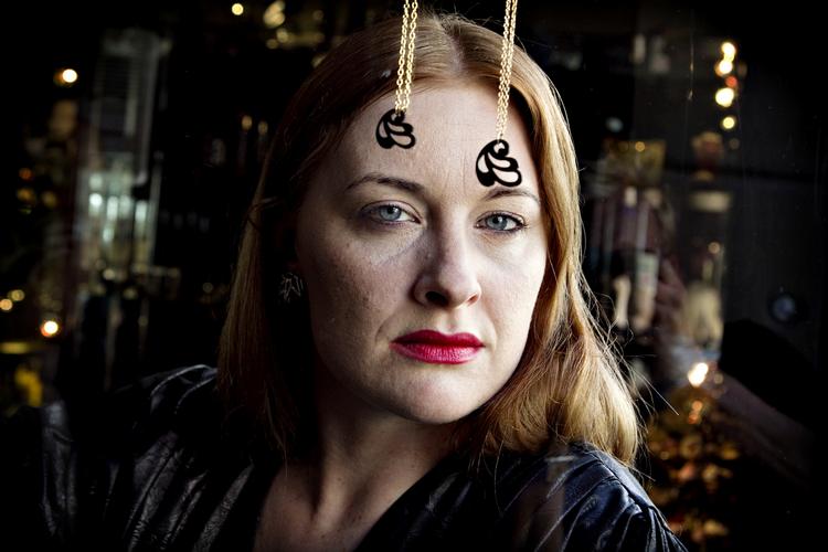 kopi? Zarah Voigt har designet smykket til venstre. Det til højre er fra Bestsellers butikker. Leverandør Ronald A/S siger, det ikke er en kopi. Foto: Jacob Ehrbahn 