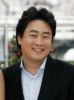 Park Chan-wook har efterhånden fået en stor fanskare med sine makabre film. I 2004 modtog han juryens store pris  i Cannes for 'Oldboy'. Foto: Lionel Cironneau/AP 