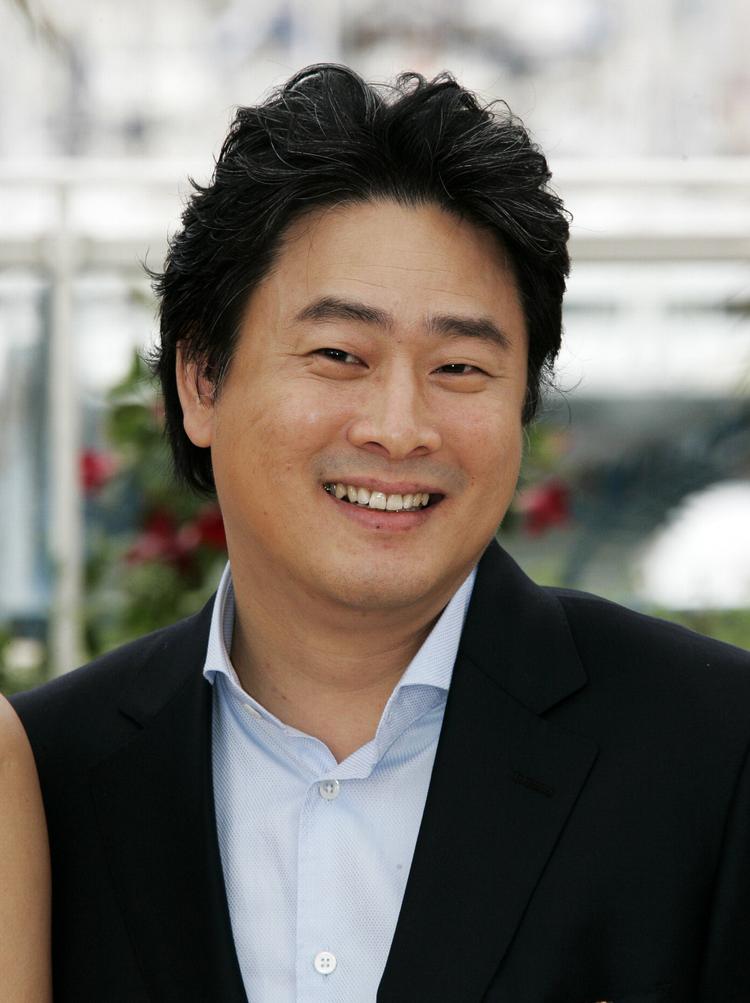 Park Chan-wook har efterhånden fået en stor fanskare med sine makabre film. I 2004 modtog han juryens store pris  i Cannes for 'Oldboy'. Foto: Lionel Cironneau/AP 