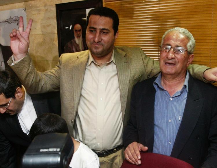 Retur. Shahran Amiri var en lykkelig mand efter hjemkomsten til Iran. Hans far var blandt dem, der tog imod ham. 