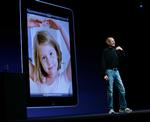 Smilet er stivnet en smule hos Steve Jobs siden lanceringen af iPhone4 i juni måned. 