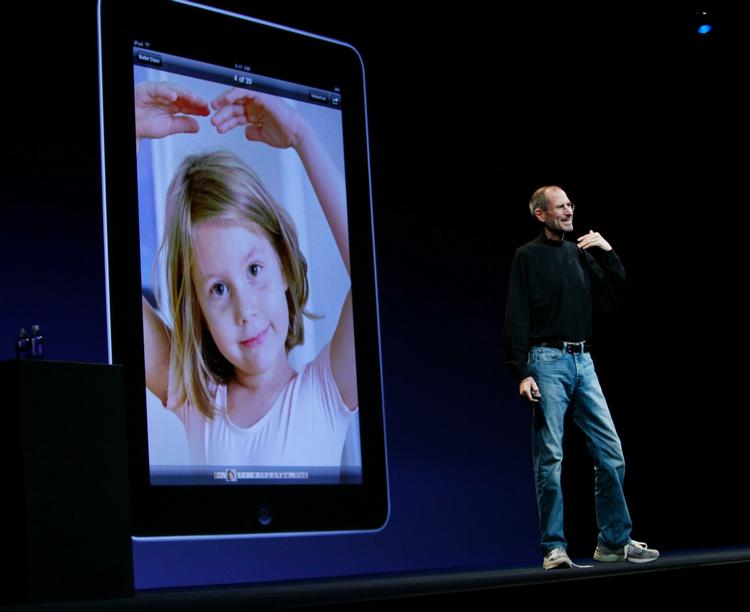 Smilet er stivnet en smule hos Steve Jobs siden lanceringen af iPhone4 i juni måned. 