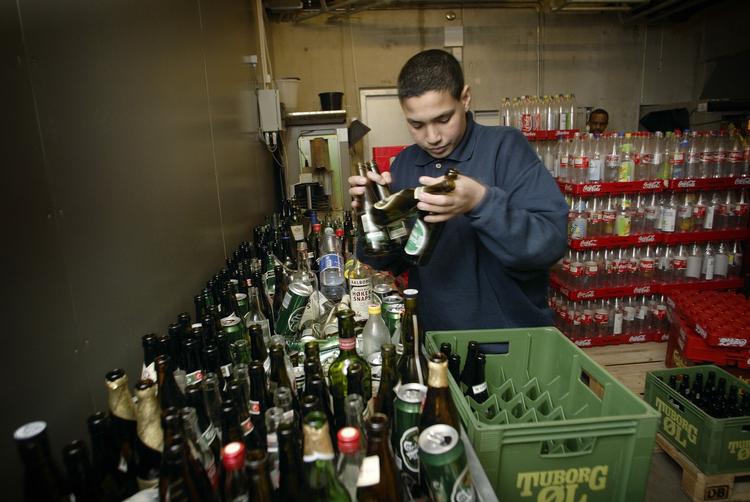 Plonk. Den er efterhånde sikker hvert år, og 2010 er ingen undtagelse. LO's jobpatrulje har været på gaden og endnu en gang konstateret, at arbejdsgiverne sløser med sikkerheden. 