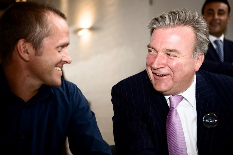 Venner. Lars Seier Christensen gav sidste år en halv million kroner til Liberal Alliance. Her er han sammen med Anders Samuelsen (tv). Arkivfoto 