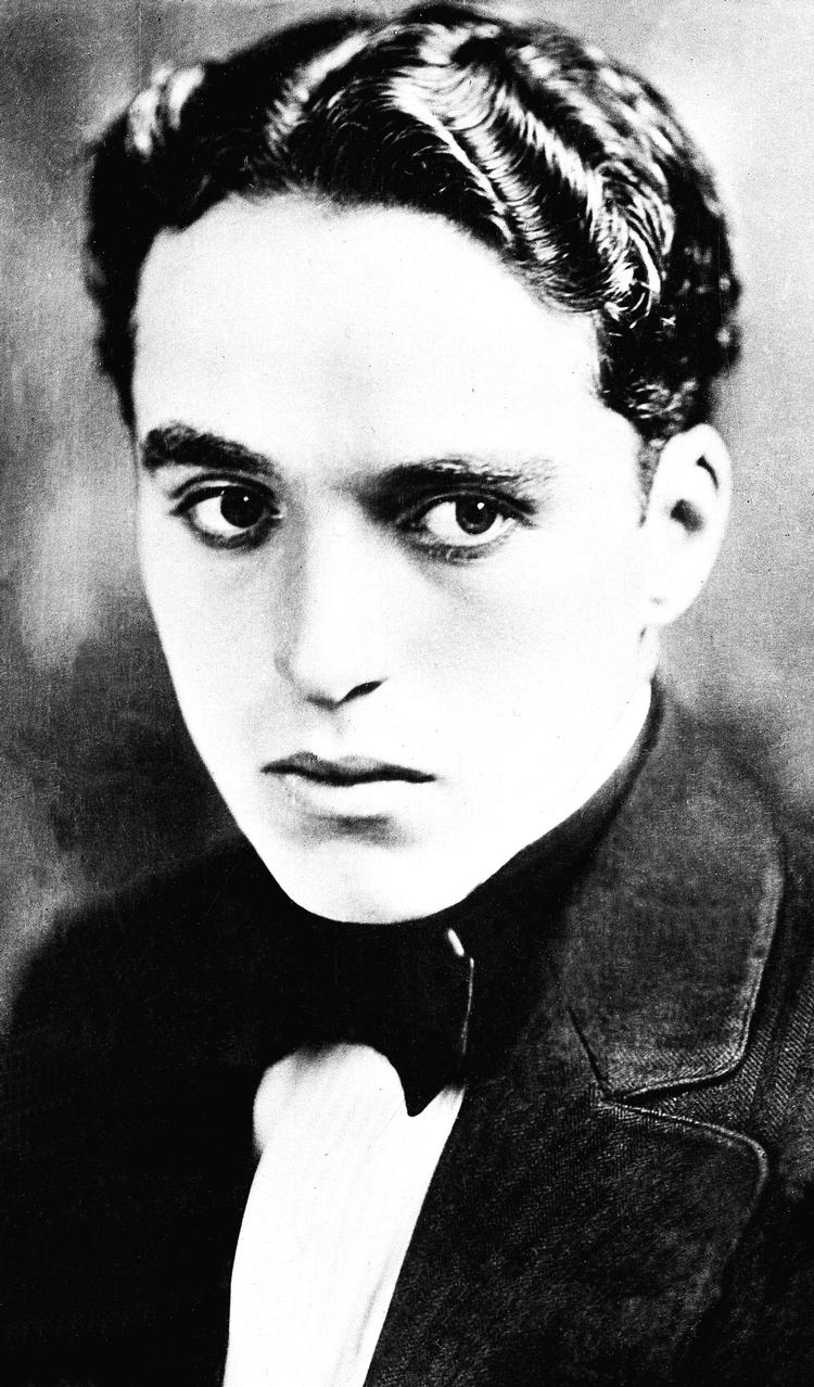 Fund. Det var en purung Charlie Chaplin på 25 år, der medvirkede i  'A Thief Catcher' fra 1914. 
