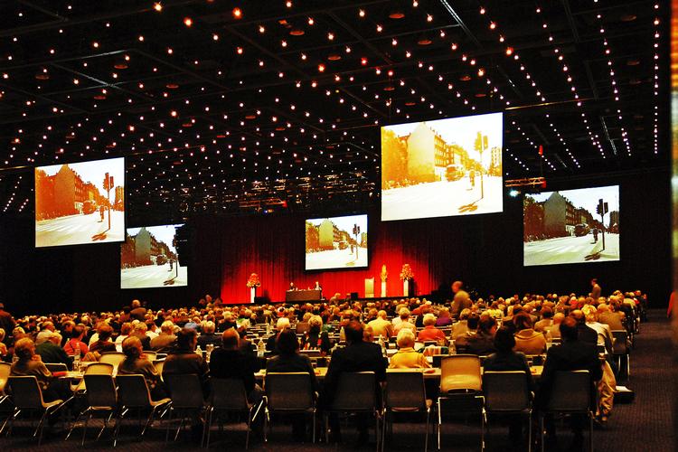 Valgmøde. I november 2006 afholdt Realdania sit hidtil største valgmøde i Bella Center, hvor 1.400 medlemmer mødte op. Arkivfoto: Realdania 