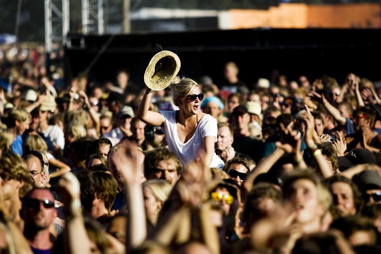 Fest. Hvorvidt kan festivalen i længden blive ved med at blive opfatttet som progressiv, når den tilsyneladende ikke har nogen proaktiv mangfoldighedspolitik hvad angår publikumsrekruttering? 