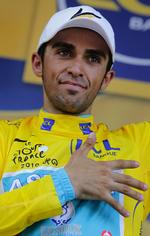 kædereaktion. Jeg så ikke, at Schlecks kæde røg af, siger Alberto Contador, der rykkede fra rivalen og overtog hans gule trøje på dagens etape. 