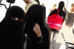 Tildækket. Det er ikke længere tilladt for syriske studerende undervisere at bære niqab, der dækker hele ansigtet undtagen øjnene, mens de er på universitetet. 