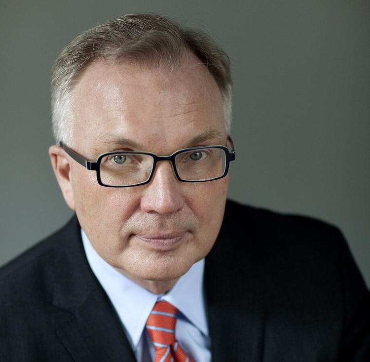 dobbeltrolle. Fritz Schur leder Den Liberale Erhvervsklub, der sender penge til Venstre. Han fik sidste år honorarer på 1,4 millioner kroner for bestyrelsearbejde i statslige selskaber. 