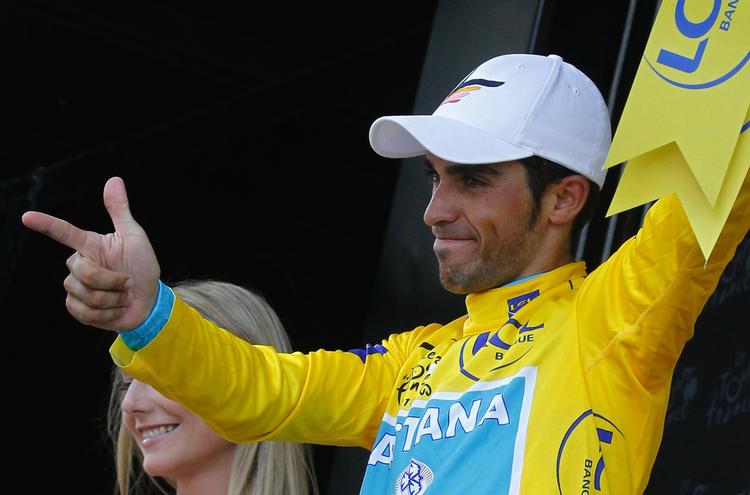 Skiftedag? Alberto Contador sættes i forbindelse med et skifte til Riis-mandskabet, der næste år må klare sig uden Schleck-brødrene. 