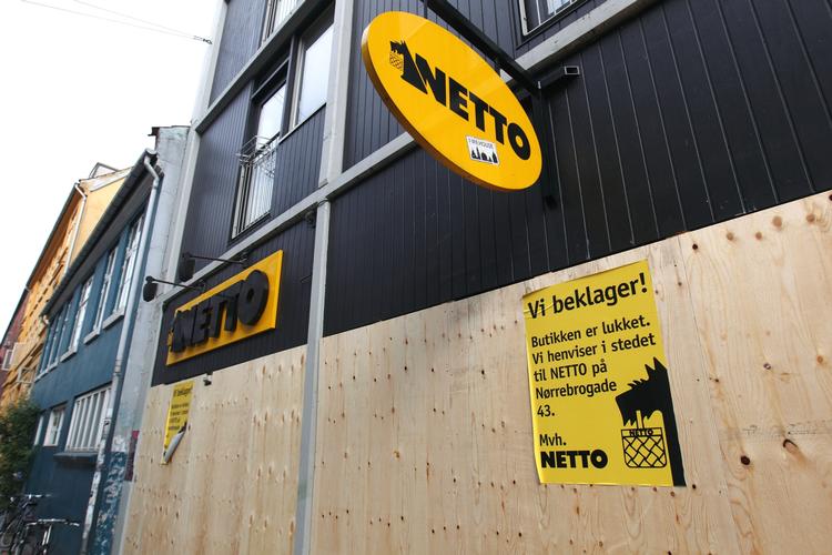 Pause. To uger efter overfaldet på to ansatte, besluttede Nettos ledelse at lukke forretningen. I dag genåbner den. 