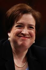 traditionsbrud. Normalt bliver nye højesteretsdommere rekrutteret fra lavere retsinstanser. Den tradition vil Elena Kagan bryde, hvis hun bliver udnævnt. Hun kommer fra et job, hvor hun har ført sager den amerikanske stat. 