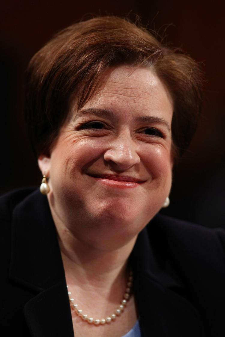 traditionsbrud. Normalt bliver nye højesteretsdommere rekrutteret fra lavere retsinstanser. Den tradition vil Elena Kagan bryde, hvis hun bliver udnævnt. Hun kommer fra et job, hvor hun har ført sager den amerikanske stat. 