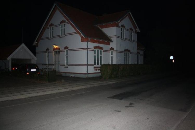 spareplan. Ringkøbing-Skjern Kommune sparer årligt 2,3 millioner kroner ved at slukke for gadebelysningen. Derfor tænder mange borgere deres eget lys som erstatning for gadelygternes oplysning. 